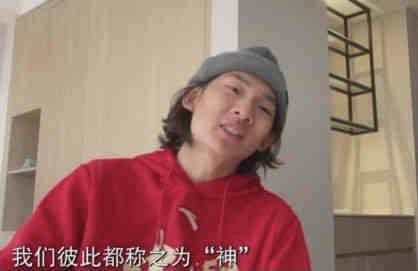 事实上，依我看来，这种双重的结局安排得平衡谨慎，因此要是不能完全避免这种是真或梦的决定，至少也能暂撇一边。